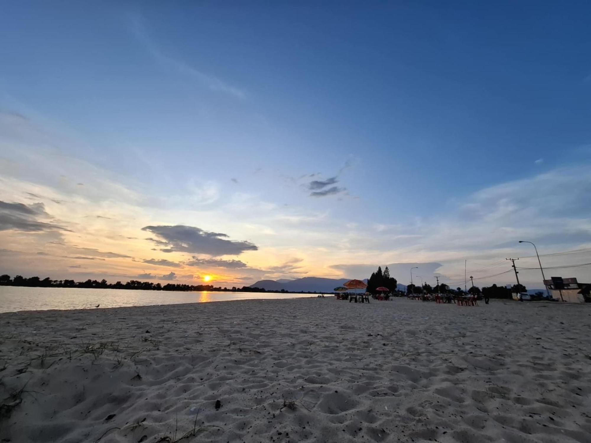 La Plage De Kampot By Lee & Hap Guest House Exterior photo
